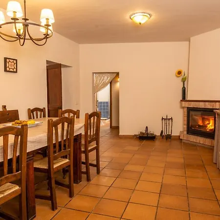 Casa di campagna En Con Piscina Rupiá